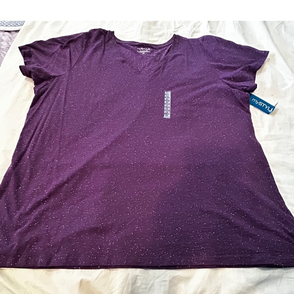 T-SHIRT, SHORT SLEEVE, PLUM WITH SMALL WHITE DOTS, SIZE 2X, VEE NECK, MY STYLE, - Picture 1 of 9